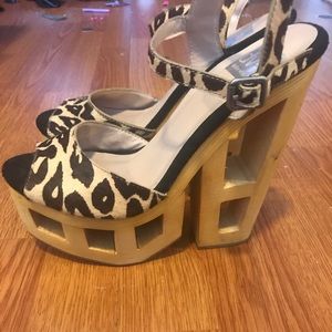 COPY - Dolce Vita wedges!Snake skin material size…